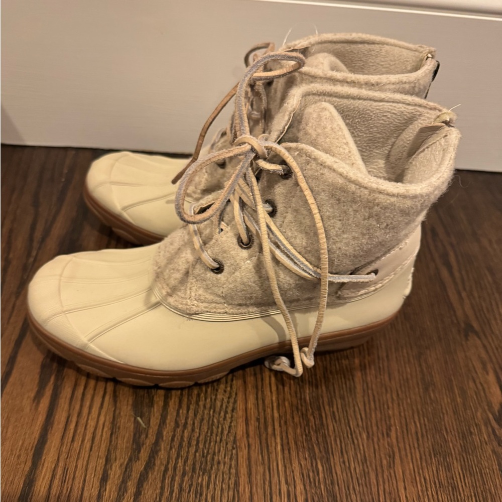 Sperry boots size 6